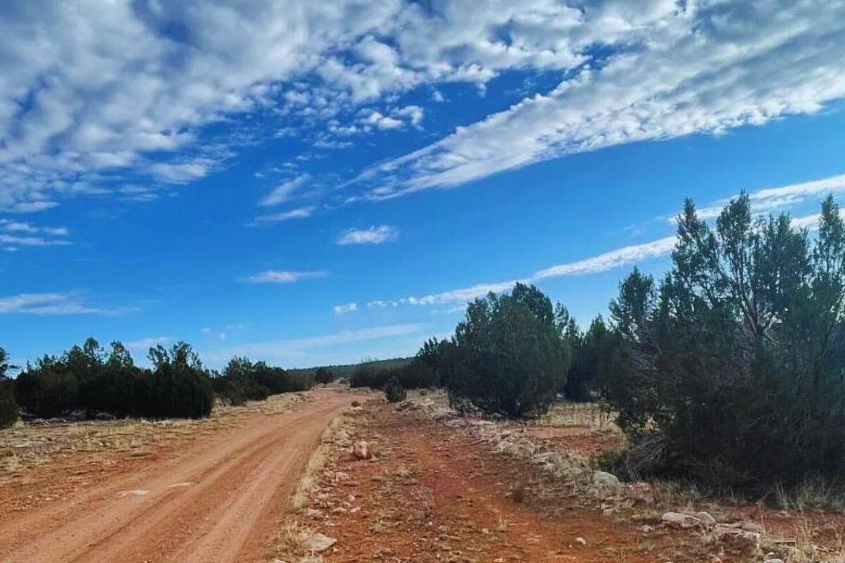 Corner Triangle - N CONQUISTADOR Pkwy, Seligman, AZ